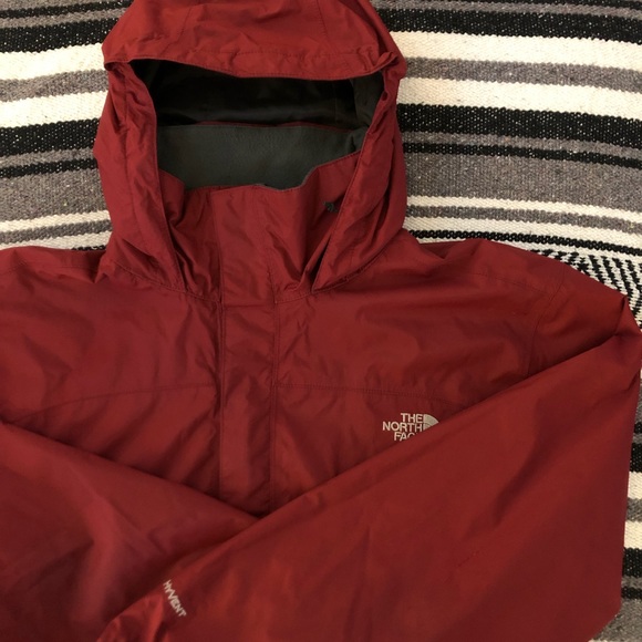 The North Face Mid-weight rain jacket. - Picture 2 of 6